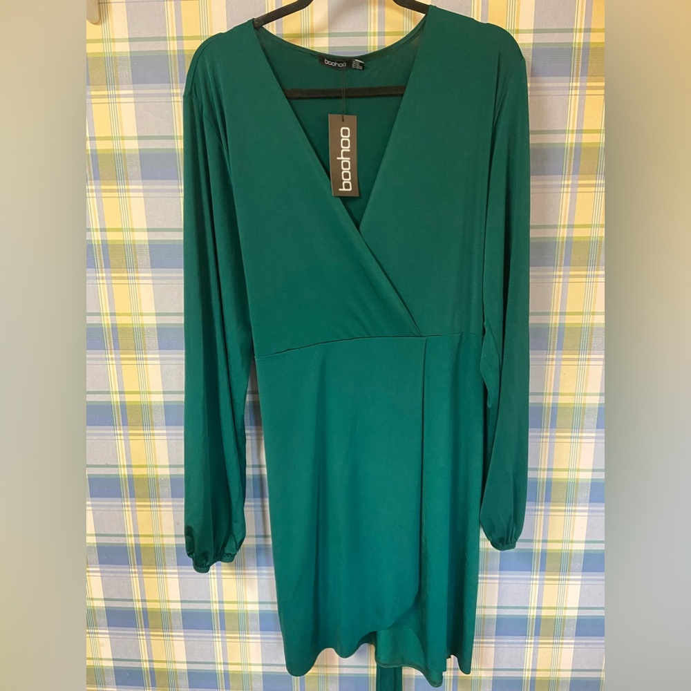 NWT Emerald Slinky Belted Wrap Dress